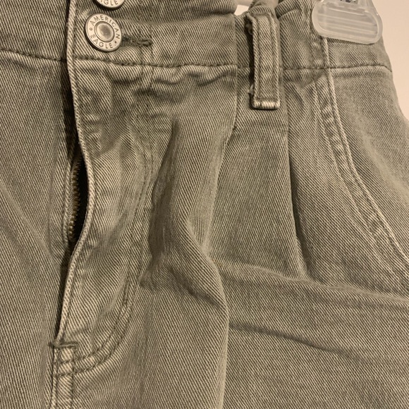 Green Jean shorts with singed waist. - Picture 2 of 8